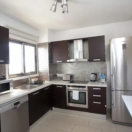 Quiet, Spacious, Luxury 2-bedroom With Sea View.