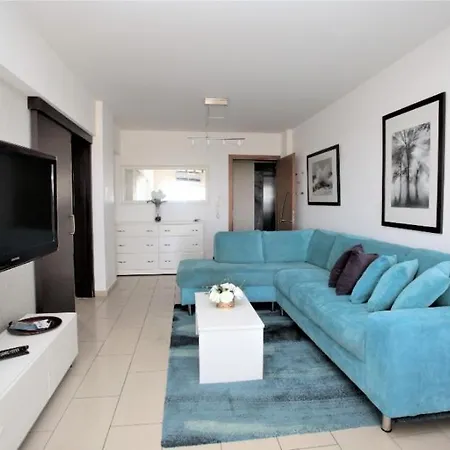 Apartment Quiet, Spacious, Luxury 2-bedroom With Sea View. *