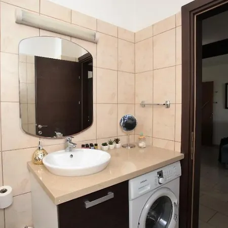 Quiet, Spacious, Luxury 2-bedroom With Sea View. Lägenhet Larnaca