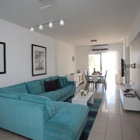 Quiet, Spacious, Luxury 2-bedroom With Sea View. *